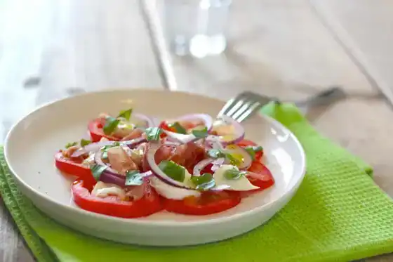 Tranches de tomate avec huile d’olive